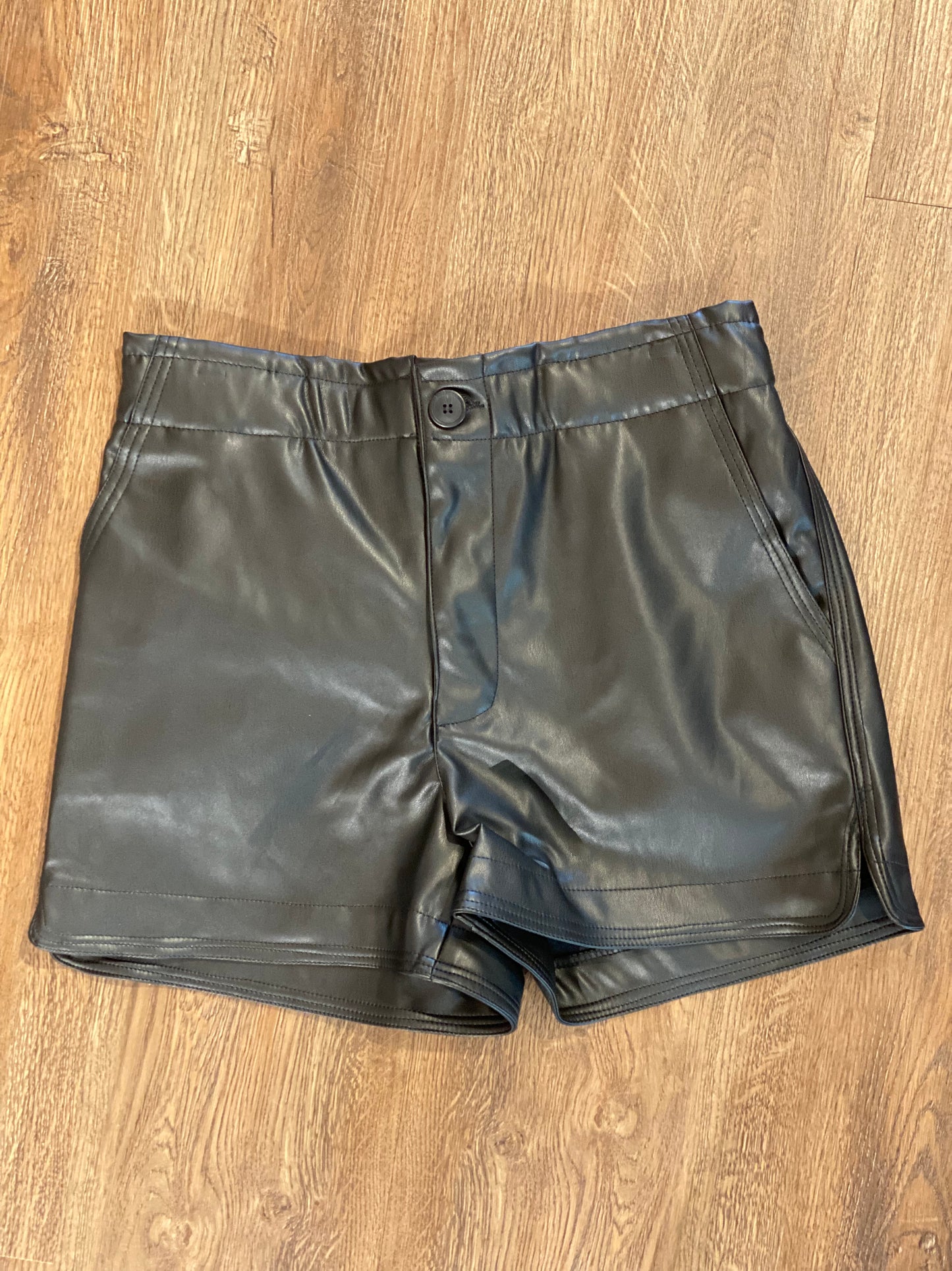 Willa Black Shorts