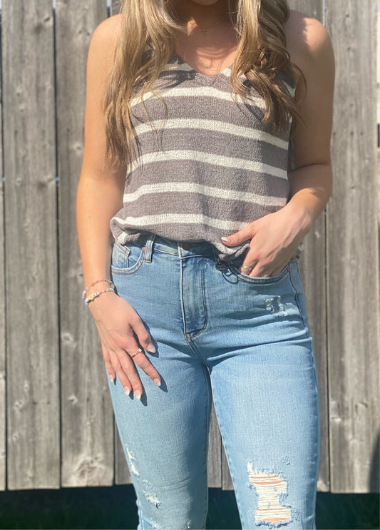 Hi-waist destroyed skinny