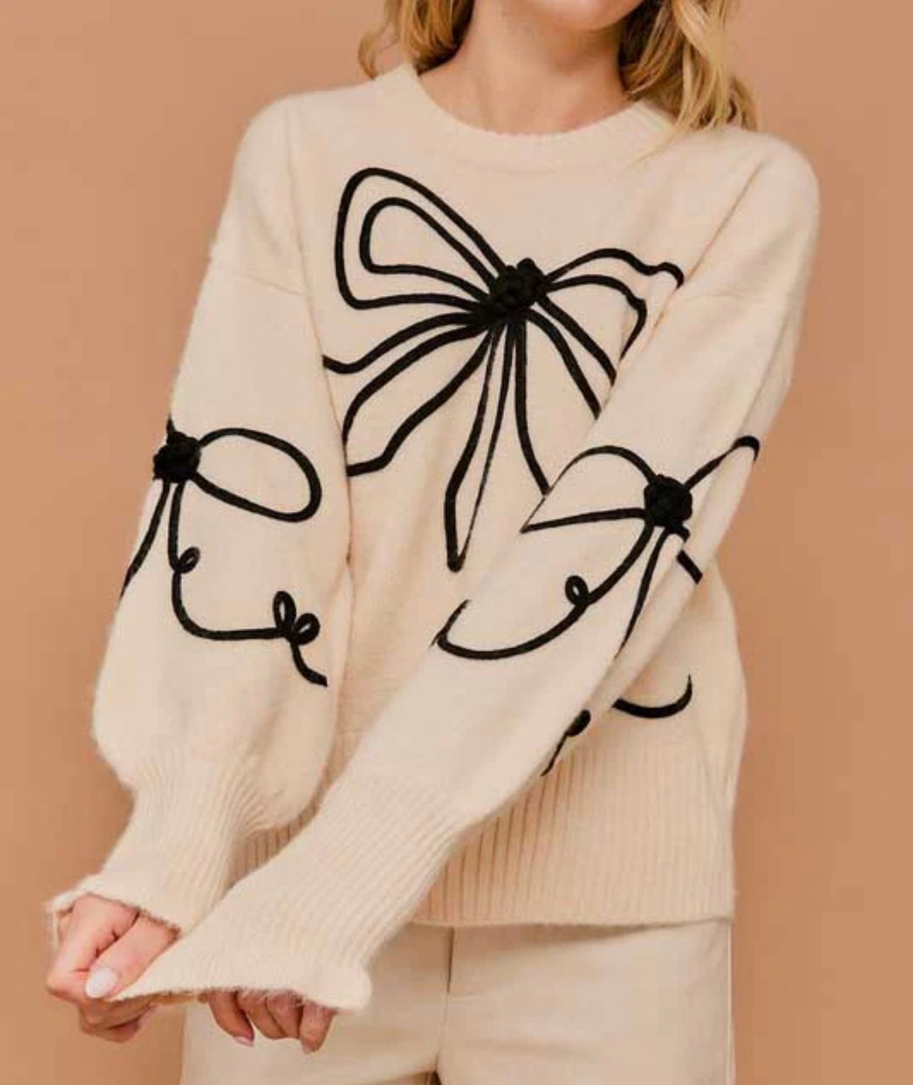 BOW CREW NECK SWEATER - CREAM/BLACK